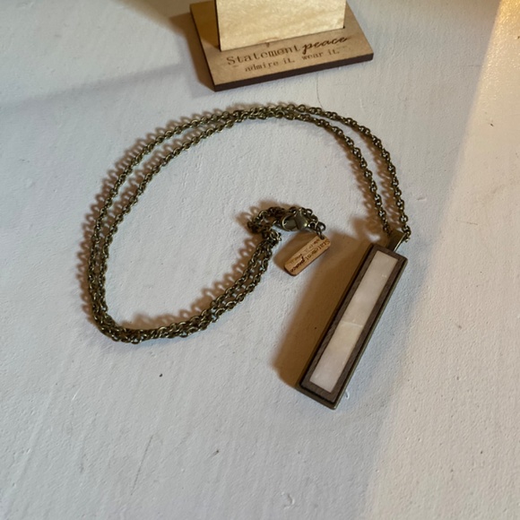 NEVER WORN Mother of Pearl Narrow Necklace - Picture 3 of 4